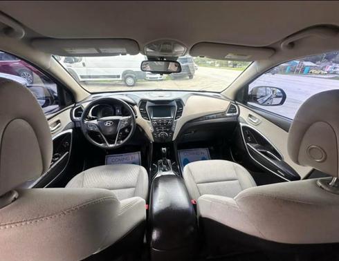 2017 Hyundai SANTA FE SE
