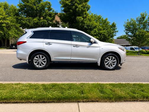 Silver 2015 INFINITI QX60 Base