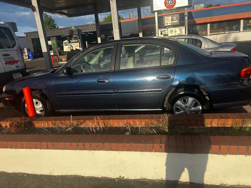 Blue 2000 Chevrolet Malibu Base