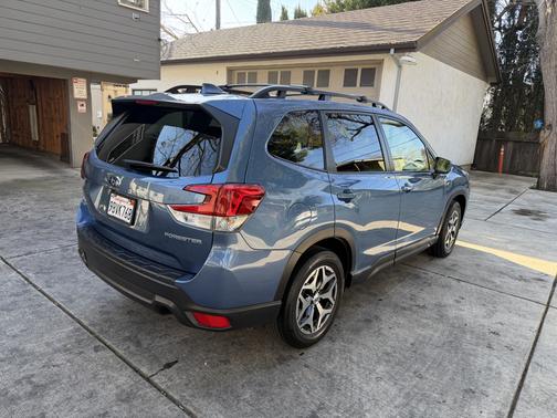 2022 Subaru Forester Premium