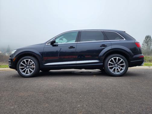 Blue 2017 Audi Q7 3.0T Premium Plus