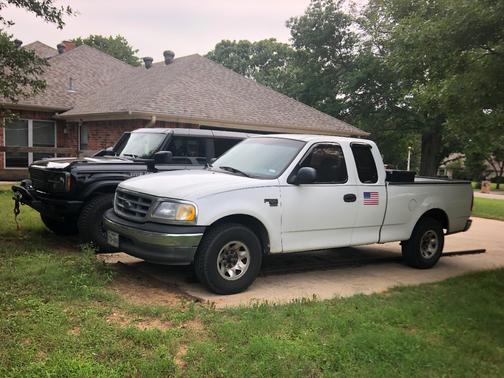 White 2000 Ford F-150 XL SuperCab