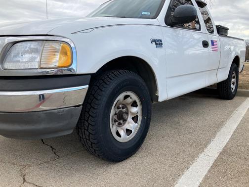 White 2000 Ford F-150 XL SuperCab