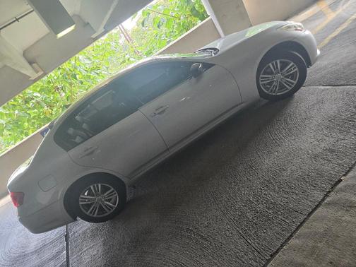 2010 INFINITI G37 x