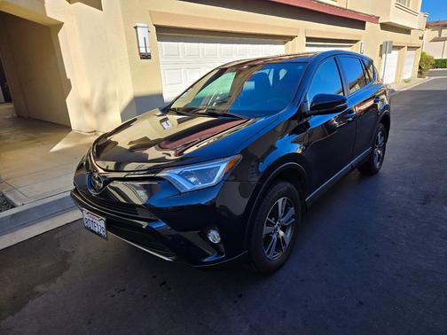 Green 2018 Toyota RAV4 XLE
