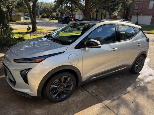 Silver 2022 Chevrolet Bolt EUV Premier