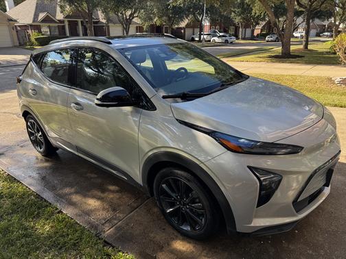 Silver 2022 Chevrolet Bolt EUV Premier