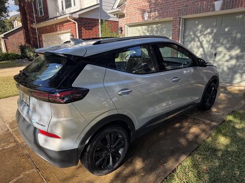 Silver 2022 Chevrolet Bolt EUV Premier