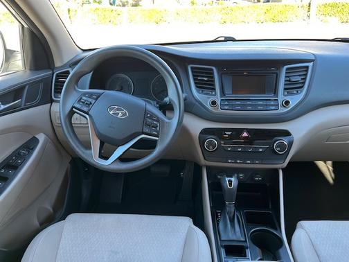 2016 Hyundai TUCSON SE