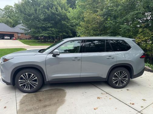 Gray 2025 Toyota Grand Highlander Hybrid MAX Platinum