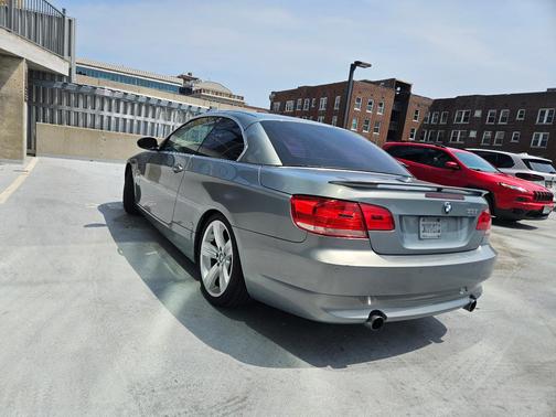Gray 2008 BMW 335 i