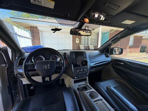 Silver 2019 Dodge Grand Caravan SXT