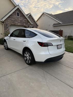 White 2023 Tesla Model Y Long Range