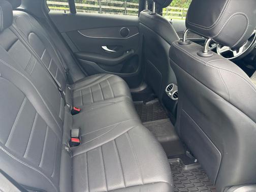 White 2022 Mercedes-Benz GLC 300 4MATIC