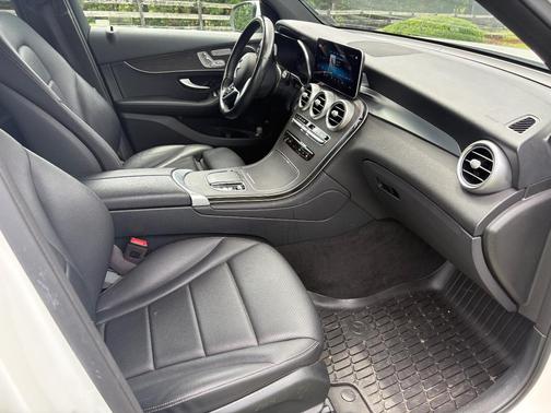 White 2022 Mercedes-Benz GLC 300 4MATIC