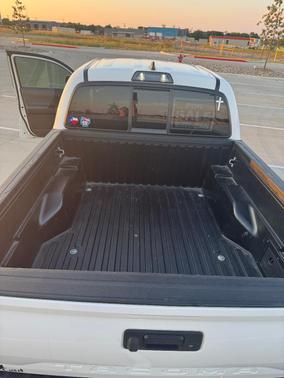 White 2019 Toyota Tacoma SR5