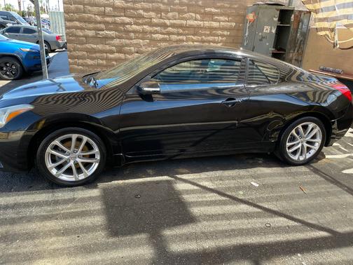 Black 2010 Nissan Altima 3.5 SR