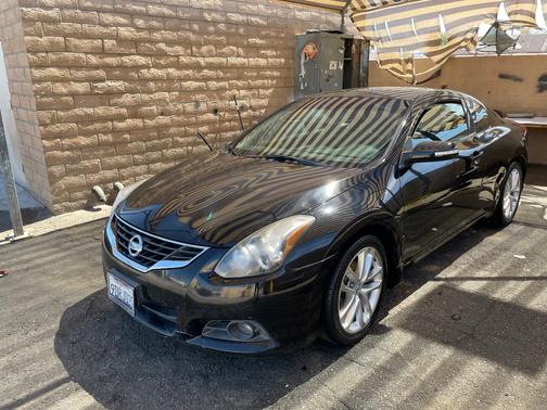 Black 2010 Nissan Altima 3.5 SR