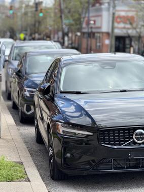 2024 Volvo S60 B5 Plus Dark Theme