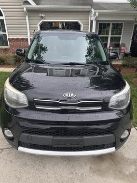 Black 2018 Kia Soul +