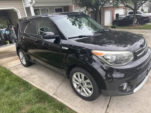 Black 2018 Kia Soul +