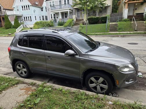 2010 Volkswagen Tiguan Wolfsburg Edition