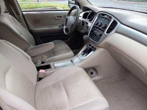 2004 Toyota Highlander Base