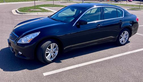 Black 2013 INFINITI G37 x