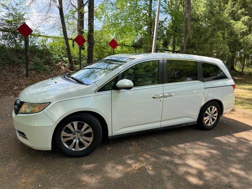 White 2015 Honda Odyssey EX-L