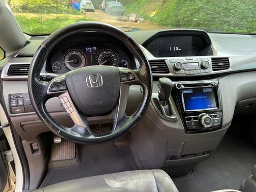 White 2015 Honda Odyssey EX-L