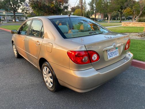 Gold 2007 Toyota Corolla LE