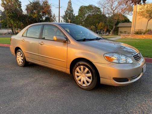 Gold 2007 Toyota Corolla LE