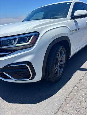 White 2021 Volkswagen Atlas Cross Sport 3.6L V6 SE w/Technology R-Line