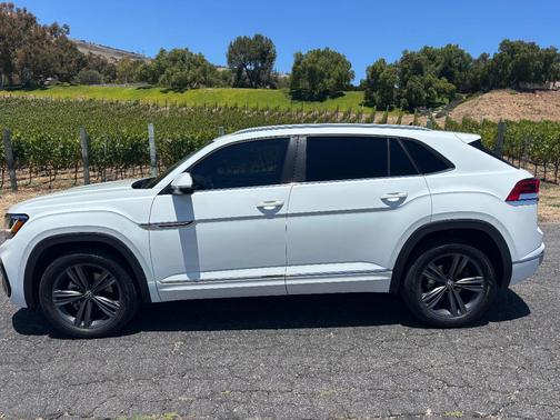 White 2021 Volkswagen Atlas Cross Sport 3.6L V6 SE w/Technology R-Line