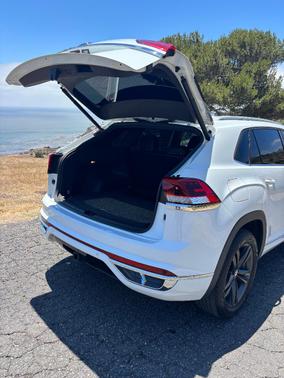 White 2021 Volkswagen Atlas Cross Sport 3.6L V6 SE w/Technology R-Line