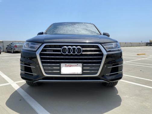 Photo 3 of 20 of 2019 Audi Q7 55 Premium