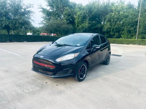 Black 2016 Ford Fiesta SE
