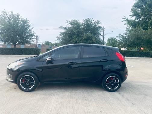 Black 2016 Ford Fiesta SE