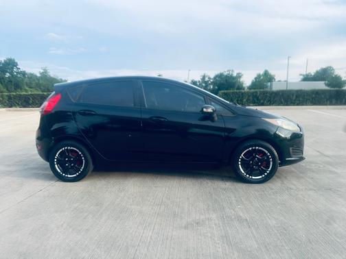 Black 2016 Ford Fiesta SE