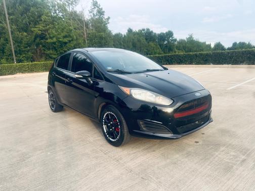 Black 2016 Ford Fiesta SE
