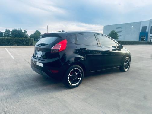 Black 2016 Ford Fiesta SE