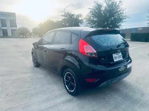 Black 2016 Ford Fiesta SE