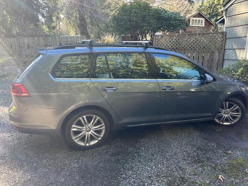 2015 Volkswagen Golf SportWagen TDI SE 4-Door