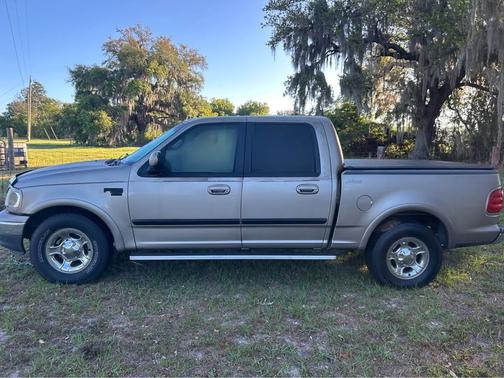 Beige 2001 Ford F-150 Lariat SuperCrew