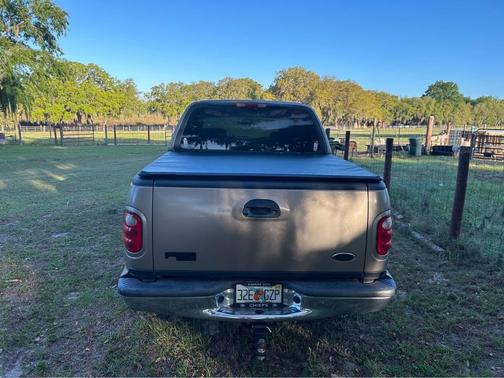 Beige 2001 Ford F-150 Lariat SuperCrew