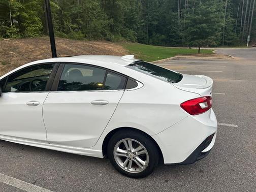 White 2016 Chevrolet Cruze LT