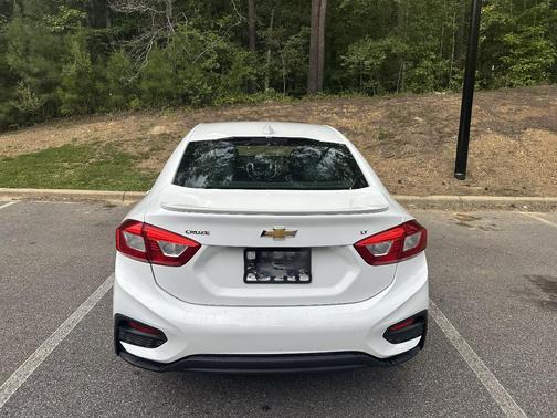 White 2016 Chevrolet Cruze LT