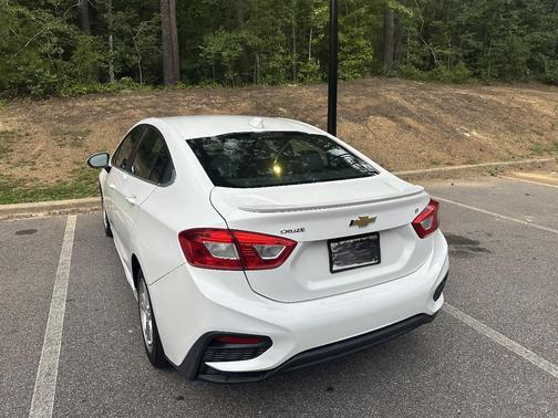White 2016 Chevrolet Cruze LT