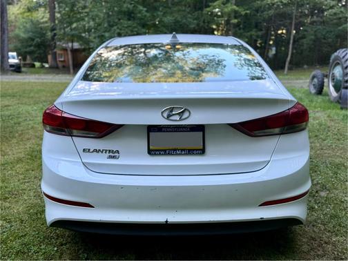 White 2017 Hyundai ELANTRA SE