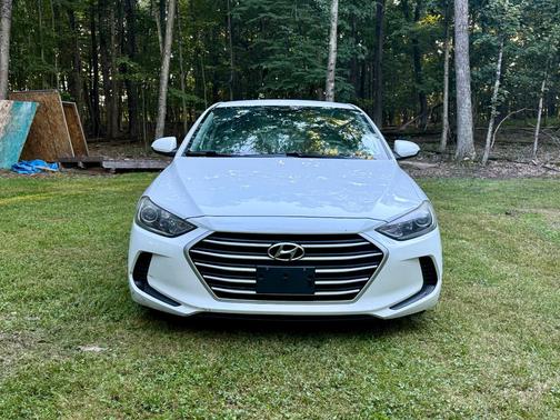 White 2017 Hyundai ELANTRA SE